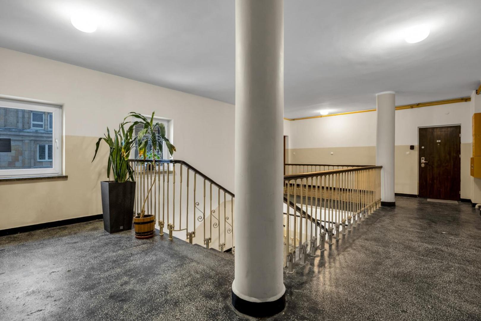 Metro Politechnika 3-Bedroom Apartment ワルシャワ エクステリア 写真