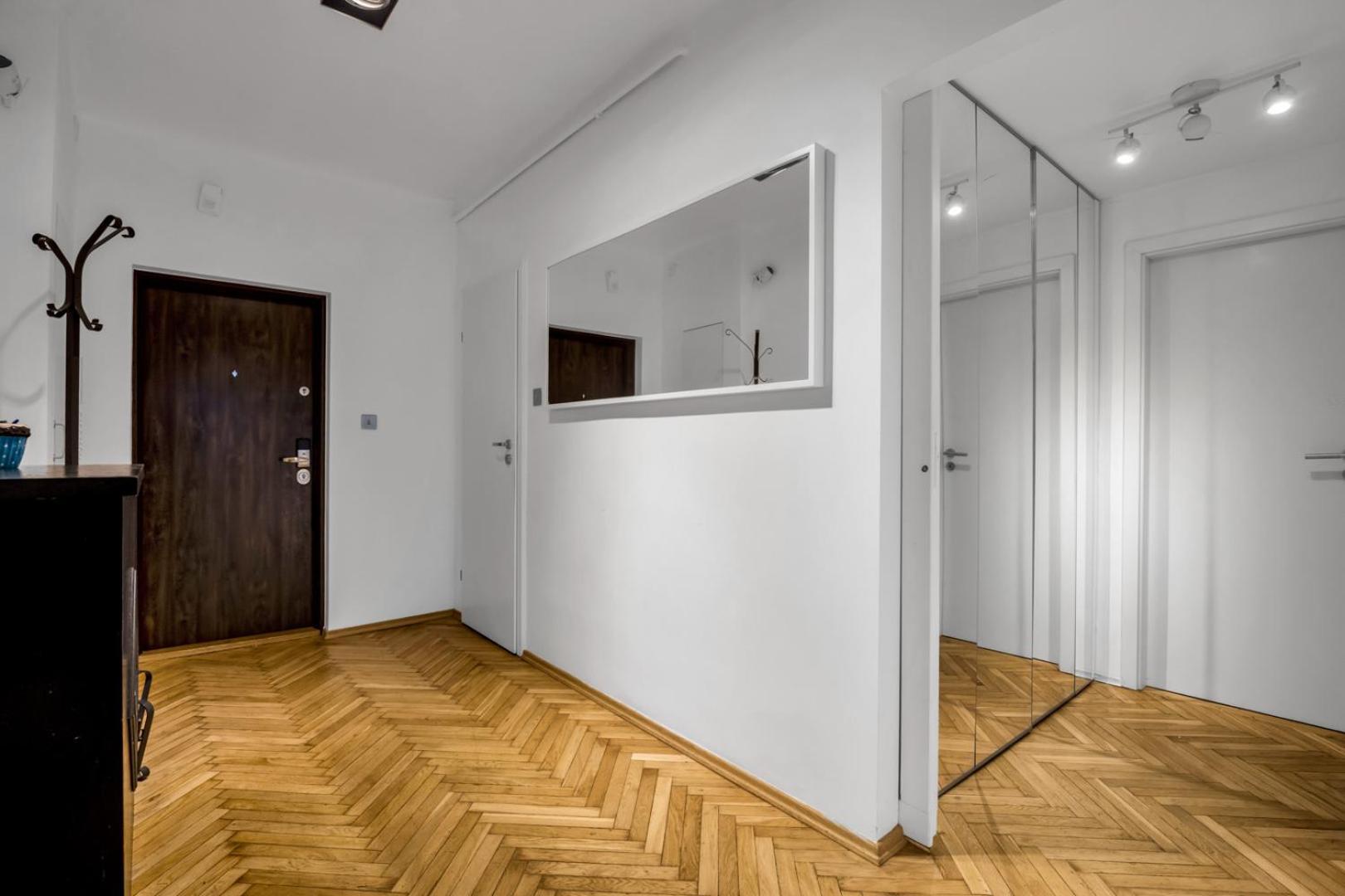 Metro Politechnika 3-Bedroom Apartment ワルシャワ エクステリア 写真